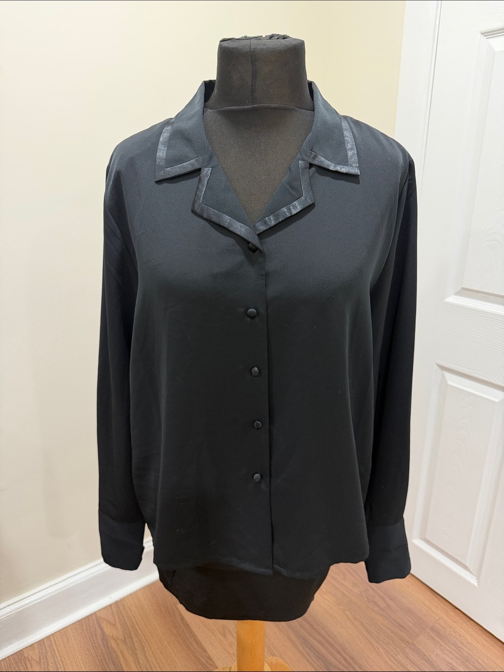 Vintage Apparenza Black Long Sleeve Button-Up Blouse